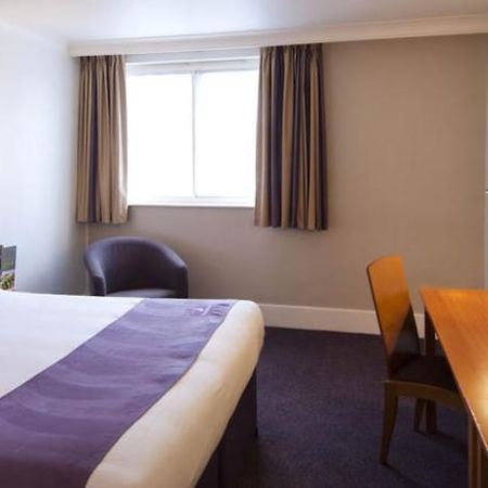 Premier Inn Glasgow East Kilbride - Peel Park Eksteriør billede