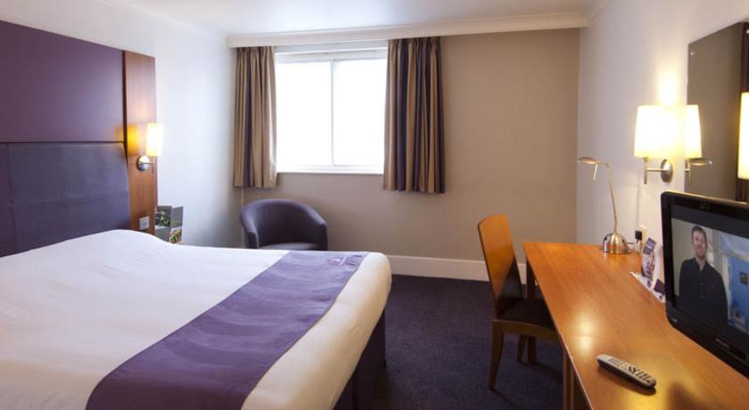Premier Inn Glasgow East Kilbride - Peel Park Eksteriør billede