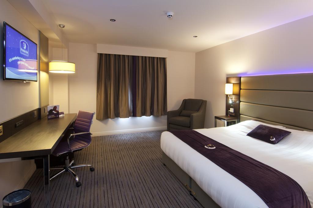 Premier Inn Glasgow East Kilbride - Peel Park Eksteriør billede