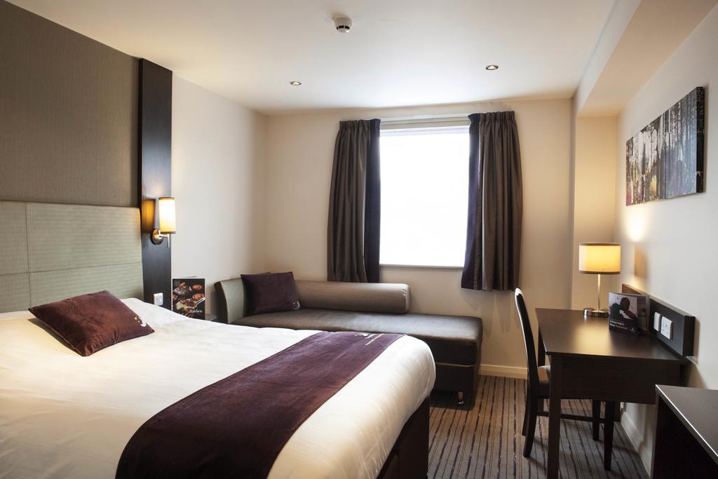 Premier Inn Glasgow East Kilbride - Peel Park Værelse billede
