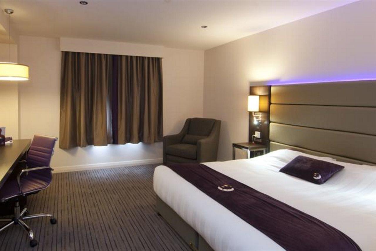 Premier Inn Glasgow East Kilbride - Peel Park Eksteriør billede
