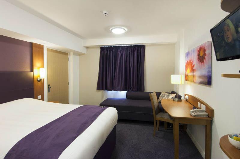 Premier Inn Glasgow East Kilbride - Peel Park Eksteriør billede